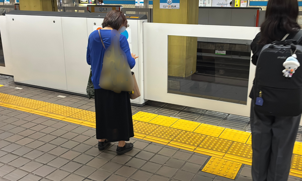 名古屋伏見駅ホーム